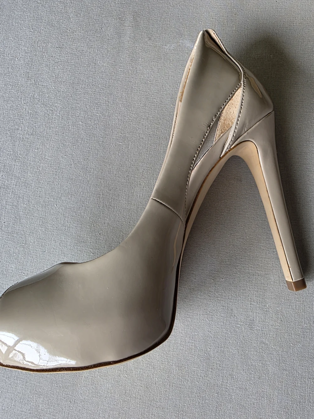 GUESS Harrah Nude Patent Peep Toe D'Orsay Platform Pumps Stiletto Heels 6.5M